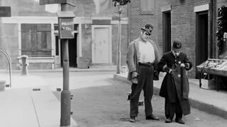 Charlie Chaplin - Easy Street - 1917