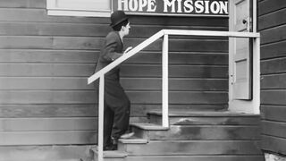 Charlie Chaplin - Easy Street - 1917
