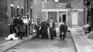 Charlie Chaplin - Easy Street - 1917